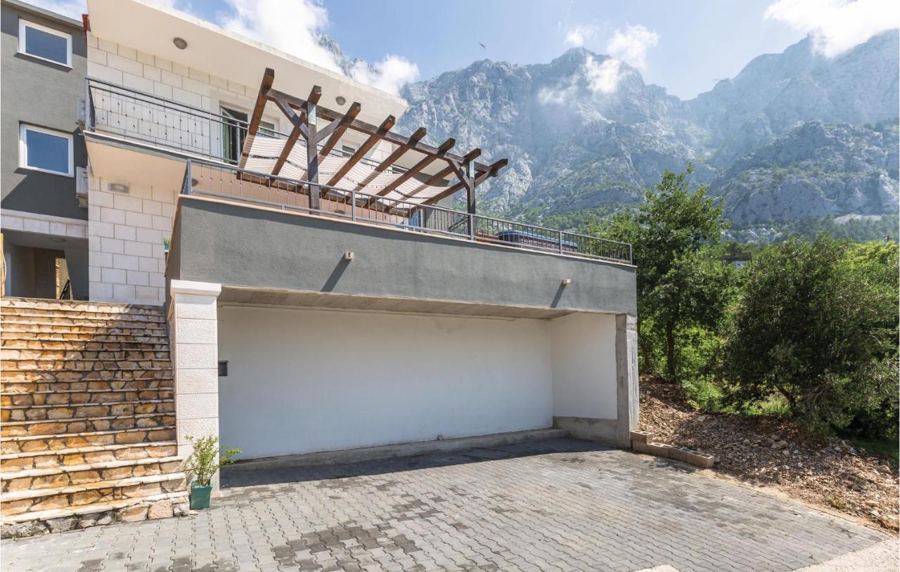 2 Bedroom Beautiful Apartment In Makarska Exterior foto