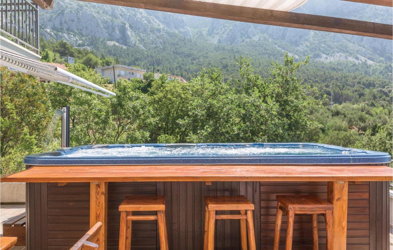 2 Bedroom Beautiful Apartment In Makarska Exterior foto
